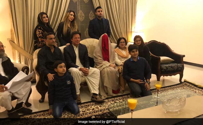 इमरान खान ने आध्यात्मिक गुरु बुशरा मनेका से रचाई तीसरी शादी, पार्टी बोली - विवाह लकी साबित होगा