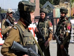 आतंकवादियों ने सेना के शिविर पर किया हमला, एक जवान शहीद  आतंकवादियों ने सेना के शिविर पर किया हमला, एक जवान शहीद