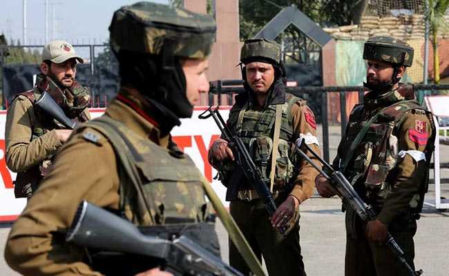 जम्मू-कश्मीर : तलाशी अभियान के दौरान सुरक्षा बलों और स्थानीय लोगों में झड़प