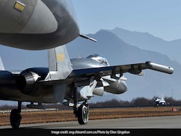 जोधपुर एयरपोर्ट पर लड़ाकू विमान का टायर फटा जोधपुर एयरपोर्ट पर लड़ाकू विमान का टायर फटा