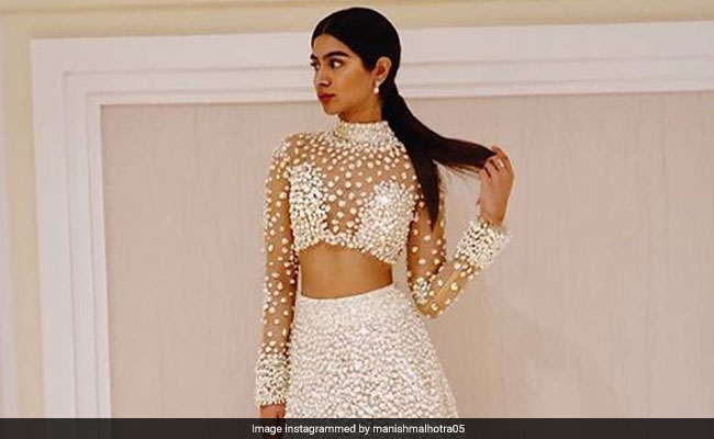 Khushi Kapoor Dazzled In White At The #AntuMoh Wedding In UAE, Like So Many Others
