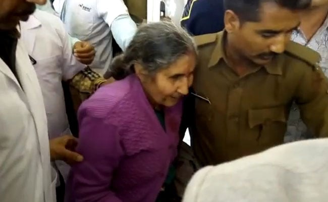 Pm Narendra Modi S Wife Jashodaben Has Narrow Escape As Her Car Hits Truck In Rajasthan