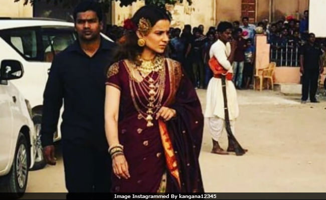 Pics Of Kangana Ranaut From <i>Manikarnika</i> Sets Are Viral