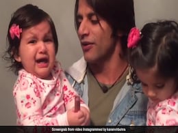 लंबे वक्त बाद मिले पिता करणवीर बोहरा तो Viral Video में देखें कैसे बेटियों ने जताई नाराजगी लंबे वक्त बाद मिले पिता करणवीर बोहरा तो Viral Video में देखें कैसे बेटियों ने जताई नाराजगी