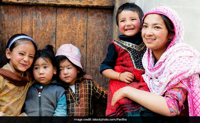 कश्मीर के 'चार्ली चैपलिन', ऐसे लाना चाहते हैं उदास कश्मीरियों के चेहरों पर मुस्कान