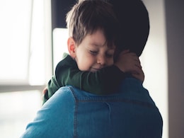 पिता, कृपया ध्यान दें! ये 1 चीज़ आपके बच्चों के दिमाग को बना रही है कमज़ोर पिता, कृपया ध्यान दें! ये 1 चीज़ आपके बच्चों के दिमाग को बना रही है कमज़ोर