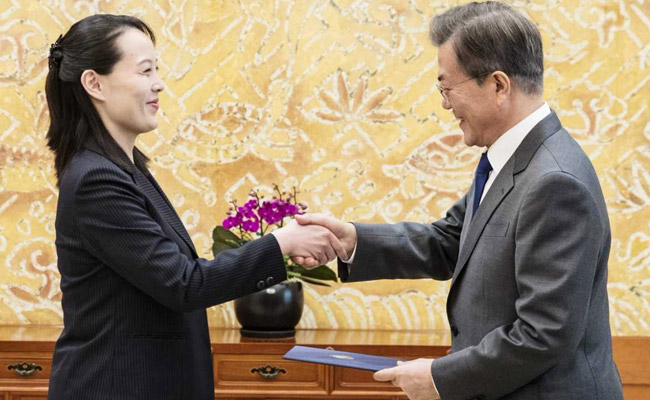 Kim Jong Un Invites South Korea's Moon To Pyongyang