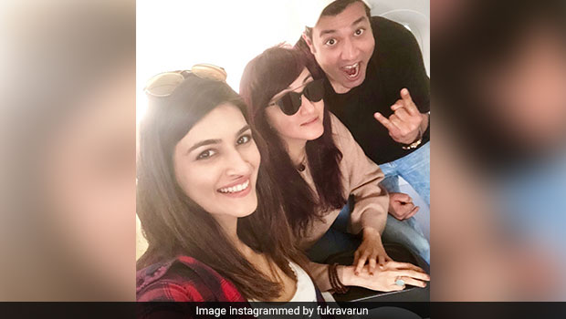 Arjun Patiala Actors Kriti Sanon And Varun Sharma Had Authentic Punjabi Food At This Popular Dhaba!
