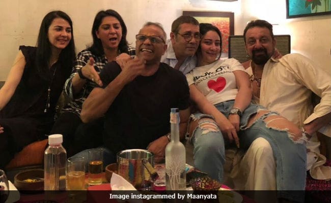 Sanjay Dutt And Maanyata Celebrated 10th Anniversary With Their 'Half Mental' Family