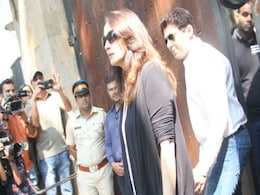 Sridevi's Colleagues Madhuri, Jaya Prada, Tabu And Others Pictured At Anil Kapoor's Home Sridevi's Colleagues Madhuri, Jaya Prada, Tabu And Others Pictured At Anil Kapoor's Home