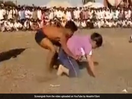 छोरियां छोरों से कम हैं क्या! देखें क्या हुआ जब लड़की दंगल में भिड़ी इस लड़के से छोरियां छोरों से कम हैं क्या! देखें क्या हुआ जब लड़की दंगल में भिड़ी इस लड़के से