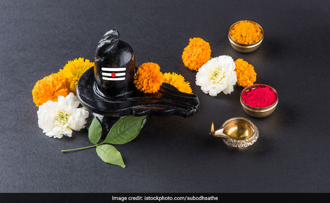 Mahashivratri 2020: महाशिवरात्रि के दिन ऐसे करें महादेव की पूजा, जानिए पूजन सामग्री, मंत्र, शिव चालिसा और आरती