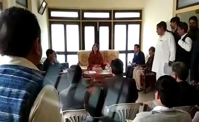 Maneka Gandhi Loses Her Cool At UP Official, Finds Herself In Controversy