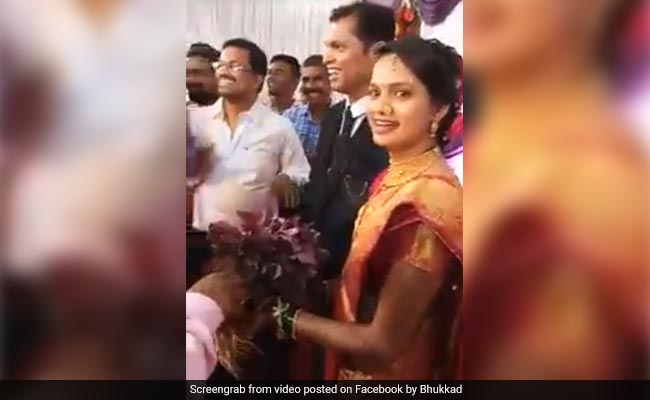 बजट के बाद फिर वायरल हुआ शादी का वीडियो, देखें दूल्हा-दुल्हन को क्या मिला GIFT