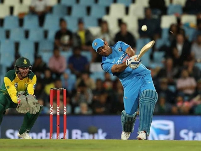 India vs South Africa: MS Dhoni Slams 2nd T20I Half-Century, Twitter Goes Crazy