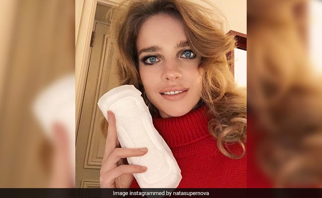 Padman Challenge का हिस्सा बनी ये रूसी सुपरमॉडल, किया कुछ ऐसा फोटो हो गई वायरल
