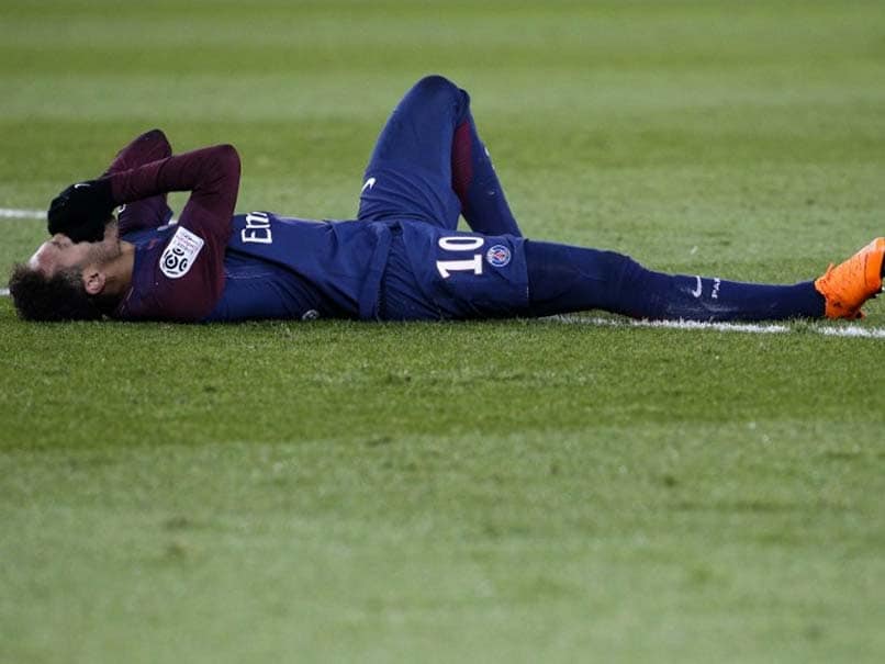 Neymar Suffers Fractured Metatarsal, Serious Doubt To Face Real Madrid Neymar Suffers Fractured Metatarsal, Serious Doubt To Face Real Madrid