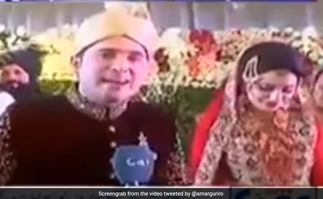 अपनी ही शादी में रिपोर्टिंग करने लगा दूल्हा, सासू मां से पूछा- कैसा लग रहा है बेटी की शादी में