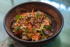 ग्रिल्ड पीच एंड पपाया सैलेड विद ऐमरैन्थ ग्रनोला Recipe