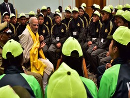 PM मोदी ने लद्दाख के फुटबॉल खिलाड़ियों और नार्थ सिक्किम के छात्र-छात्राओं से की मुलाकात PM मोदी ने लद्दाख के फुटबॉल खिलाड़ियों और नार्थ सिक्किम के छात्र-छात्राओं से की मुलाकात