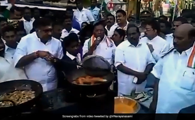 Pondicherry Congress Sells 'Modi <i>Pakodas</i>' To Protest PM's Remarks