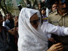 Rekha And Other Stars Pay Last Respects To Sridevi At Anil Kapoor's Home