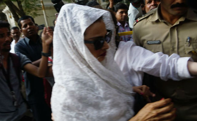 Rekha And Other Stars Pay Last Respects To Sridevi At Anil Kapoor's Home