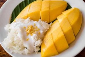 आम के साथ स्टिकी राइस Recipe