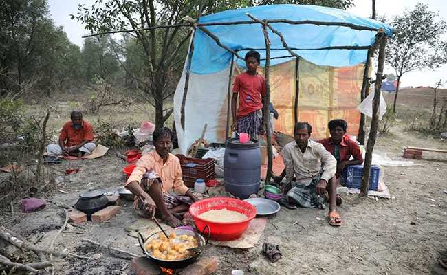 Rohingya Flee No Man's Land After Myanmar Threat