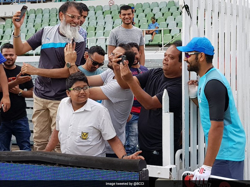India Vs South Africa: Rohit Sharma Poses With Fans Ahead of 1st ODI In Durban
