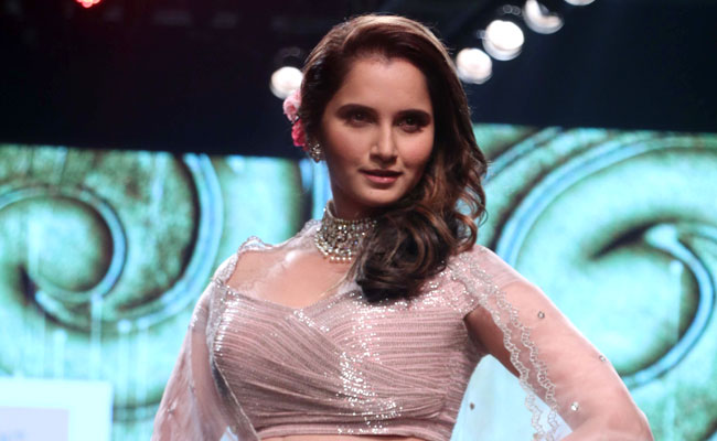 LFW 2018: रैम्प पर सानिया मिर्जा ने दिखाई अदाएं, बायोपिक फिल्म को लेकर कही यह बात