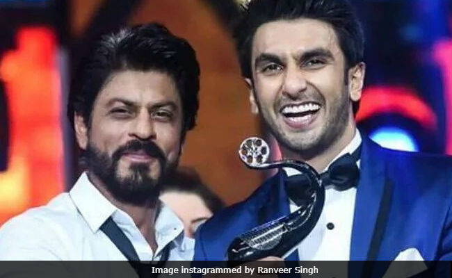 Shah Rukh Khan Almost Ignored Ranveer Singh On Twitter. Here's Why