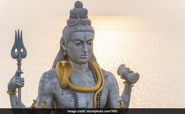 Dhumavati Jayanti: भगवान शिव को निगलने पर पार्वती बनीं धूमावती, इस रूप की होती है पूजा