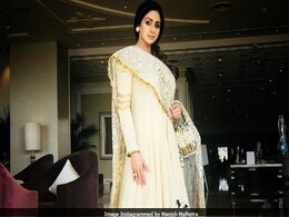 Sridevi, Khushi Kapoor, And Shanaya Kapoor At Mohit Marwah's <i>Mehendi</i> Ceremony. See Pics Sridevi, Khushi Kapoor, And Shanaya Kapoor At Mohit Marwah's <i>Mehendi</i> Ceremony. See Pics
