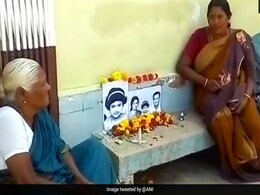 Sridevi: श्रीदेवी के पैतृक गांव शिवाकासी में भी शोक की लहर, मुंबई में अनिल कपूर के घर पर उमड़ा बॉलीवुड Sridevi: श्रीदेवी के पैतृक गांव शिवाकासी में भी शोक की लहर, मुंबई में अनिल कपूर के घर पर उमड़ा बॉलीवुड