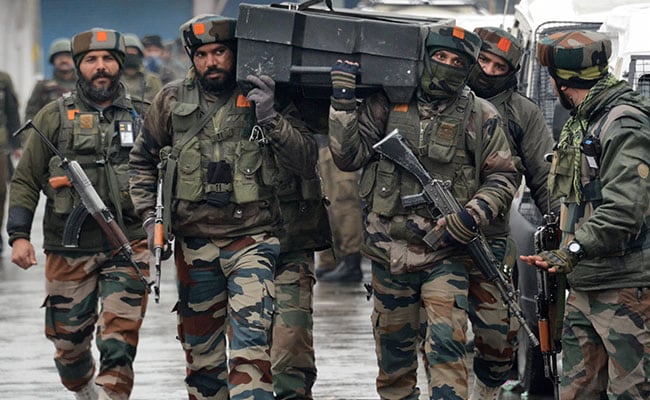 जम्मू कश्मीर में सुरक्षा बलों के साथ मुठभेड़ में चार आतंकवादी ढेर