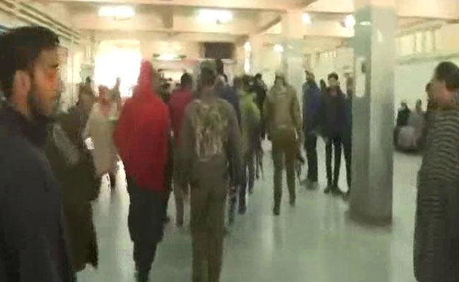 जम्मू-कश्मीर : अस्पताल में हमला कर पाकिस्तानी कैदी को छुड़ा ले गए आतंकी, दो पुलिसकर्मी शहीद