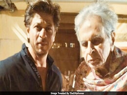 Shah Rukh Khan Visits Dilip Kumar. See Pic Shah Rukh Khan Visits Dilip Kumar. See Pic