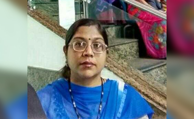 MCD बनाम दिल्ली सरकार की लड़ाई में पिस रहे हैं ये शिक्षक, पाई-पाई को हैं मोहताज