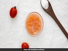 चेहरे पर जम गई है मैल तो टमाटर को करिए फेस पर अप्लाई चेहरे पर जम गई है मैल तो टमाटर को करिए फेस पर अप्लाई