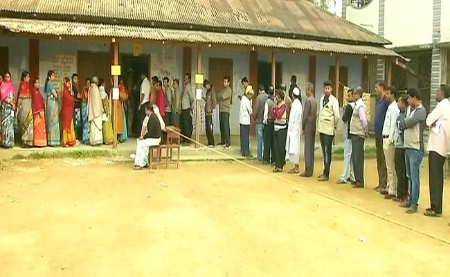 त्रिपुरा विधानसभा चुनाव : माणिक सरकार को सत्ता के सिंहासन से हटा पाएगी बीजेपी?- 10 बातें