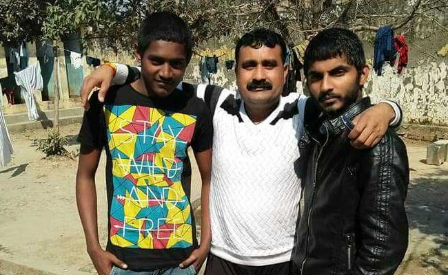 यूपी : संगीन अपराधों की सजा काट रहे अपराधियों ने जेल से फेसबुक पर अपलोड की सेल्‍फी