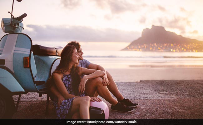 Happy Valentine Day Wishes, Quotes, Massage: वैलेनटाइन डे के मौके पर अपने प्यार, पत्नी, दोस्त और चाहने वालों को ऐसे करें विश