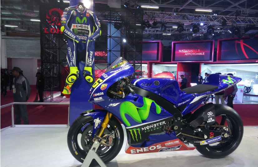 valentino rossi yamaha yzf m1