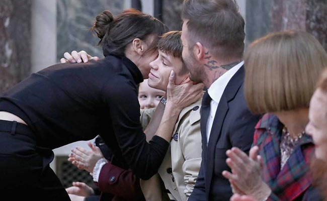 Victoria Beckham Kissing Husband And Kids At Fashion Show Is Super Cute