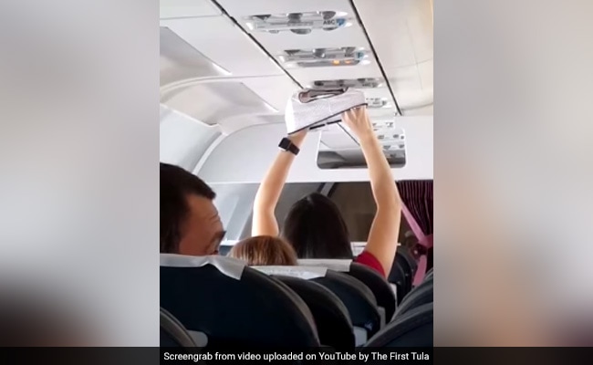 VIDEO: Woman dries underwear inside a packed flight