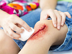 Home Remedies To Stop Bleeding: चोट लगने पर घाव से खून बहना बंद न हो, तो इन प्राकृतिक घरेलू उपचारों को आजमाएं