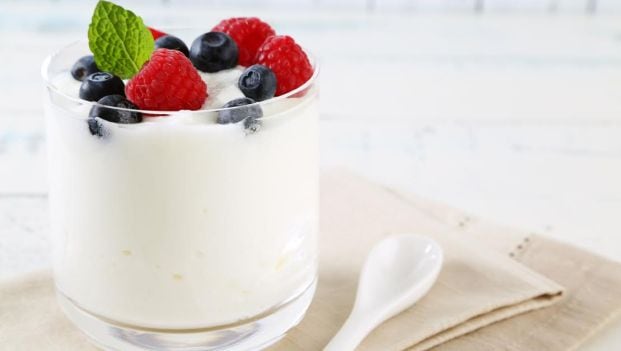 Top 7 Muscle-Building Foods (2021) yogurt