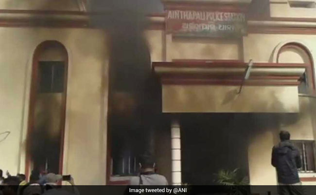 ओडिशा : पुलिस कस्टडी में युवक की मौत पर गुस्साए लोगों ने थाने को किया आग के हवाले