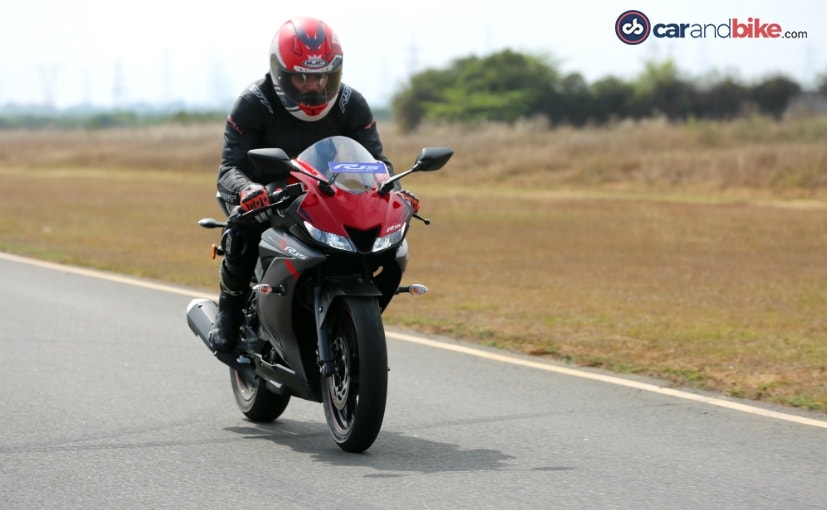 18 Yamaha Yzf R15 Version 3 0 First Ride Review Carandbike